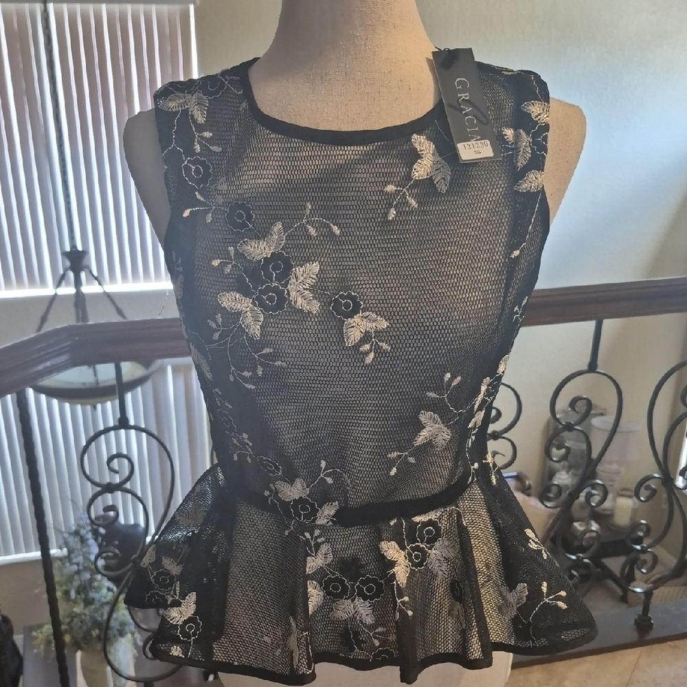 Gracia Black and White Floral Lace Peplum Top